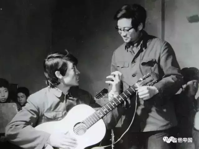 上个世纪80年代陈志在诚志古典吉他学校教课